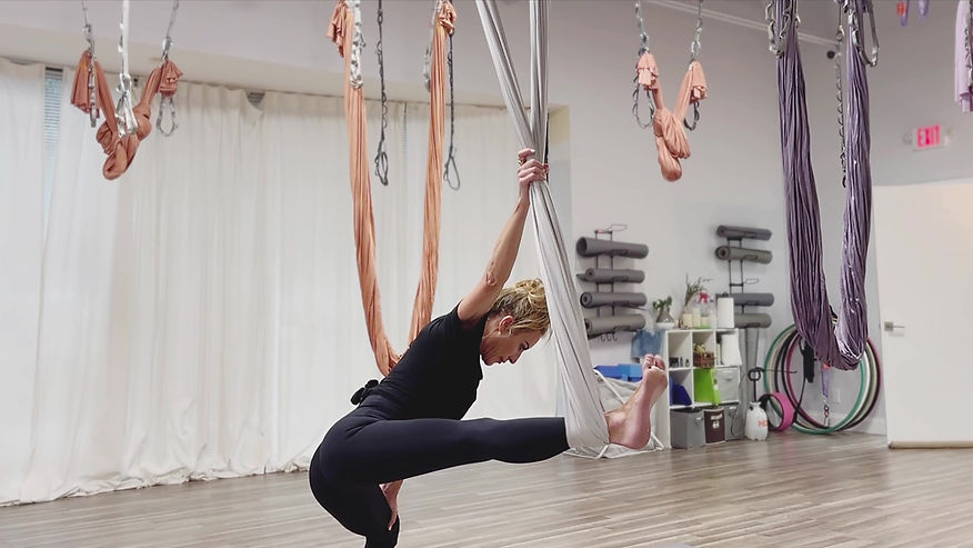 🌟 Welcome to our 10-minute Aerial Yoga Stretch Workout designed to rejuvenate your body after a long day of desk work! 🌟